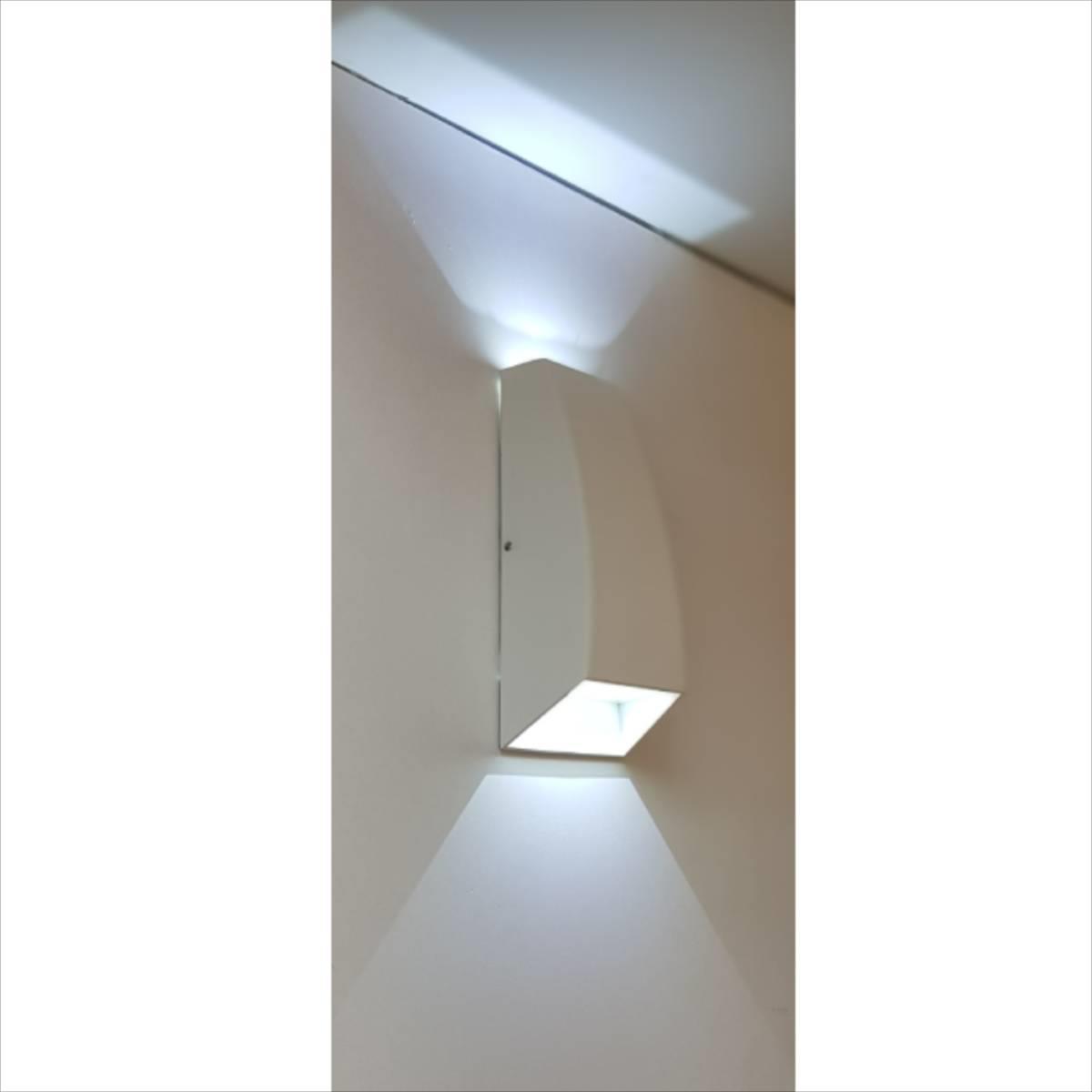 מוגן קיר 2X3W 3000K IP65 27030 לבן